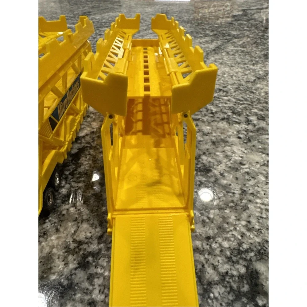 Galoob Micro‎ Machines 2 Big Rig Hauler Car Carrier Yellow Trailer Enclosed